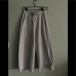 Altar'd State wide leg sweatpants, size XS. Grey. Elastic waist with drawstring
